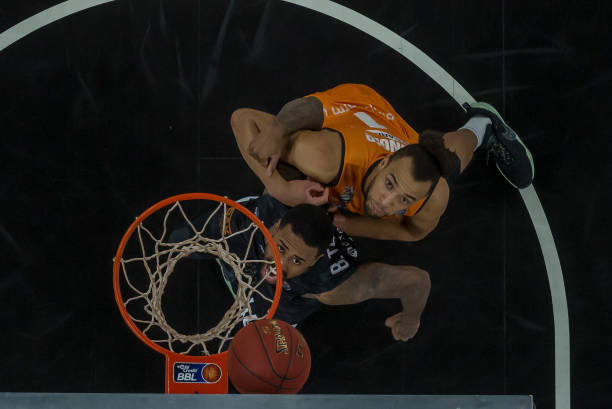 曾长期担任 曾长期担任